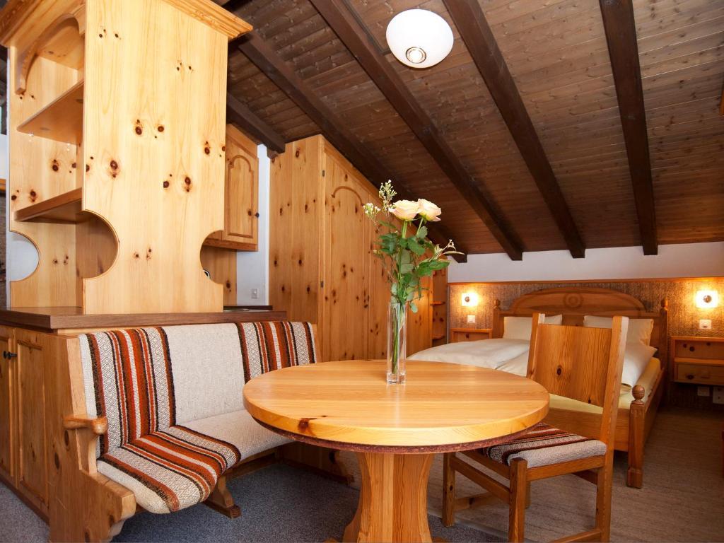 Ambiente Guesthouse Saas Fee Oda fotoğraf